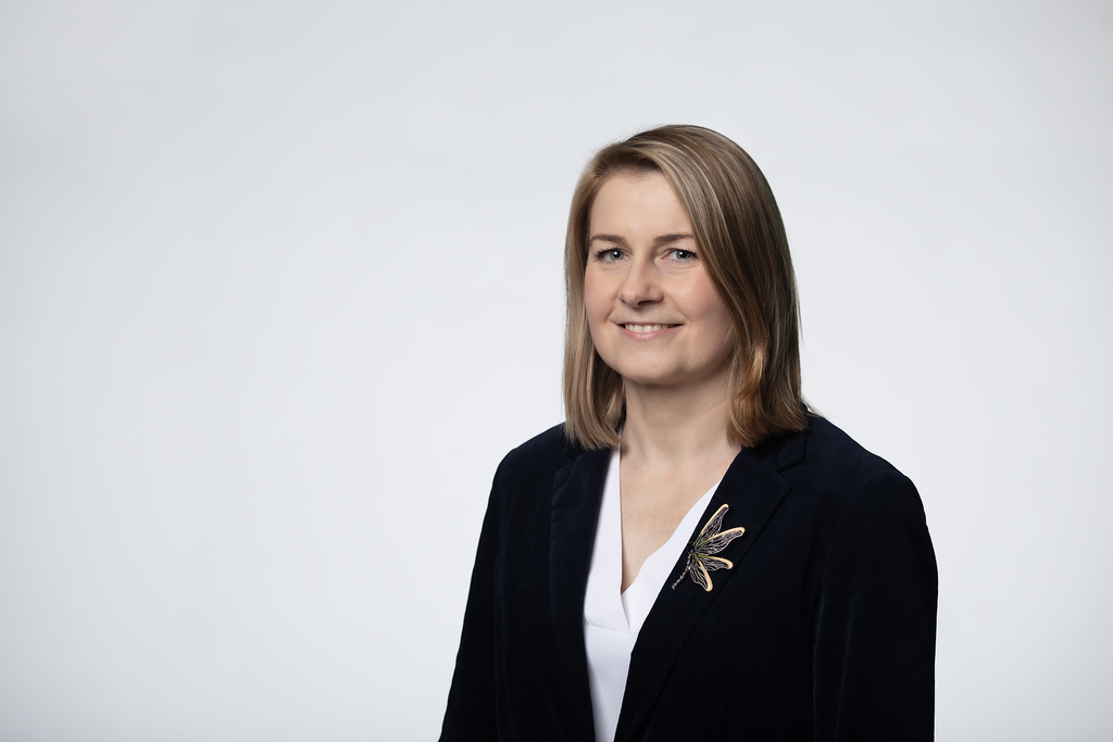 Portrait photo of ParadiplomacyLab team member Joanna Ciesielska-Klikowska on a white background